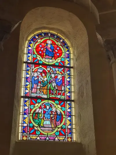 vitrail de l'église de Saint-Nectaire