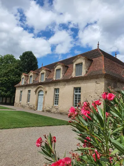 dépendance du château