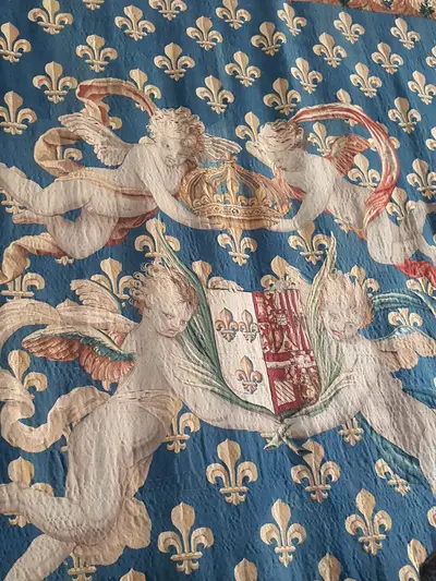 détail d'une tapisserie avec des anges