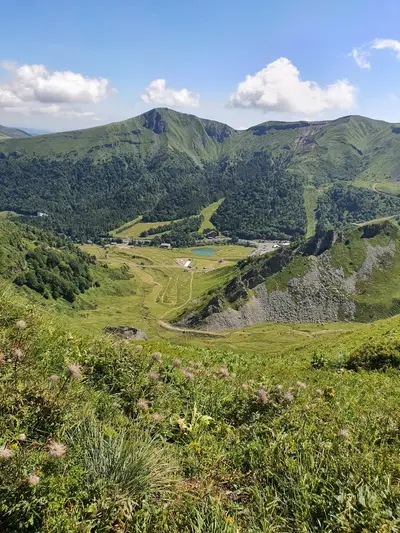 vue sur la montagne alentour