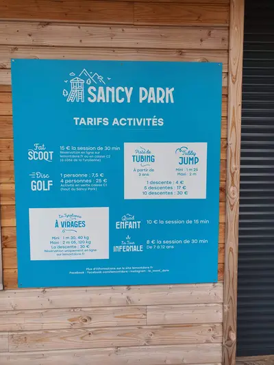 panneau avec les activités du sancy park