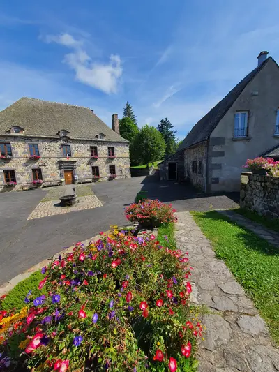 musée de la toinette dans la cour de la mairie