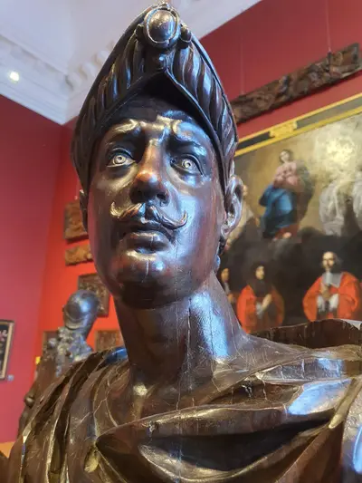 Statue homme casqué