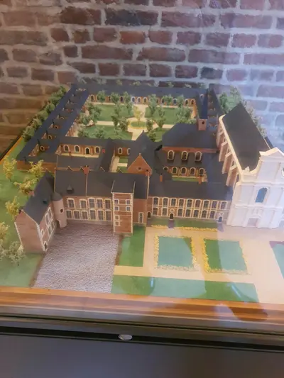 maquette avec l'ensemble des bâtiments avec destruction