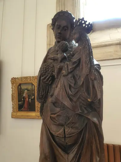 statue femme à l'enfant en bois
