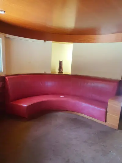 fumoir banquette rouge