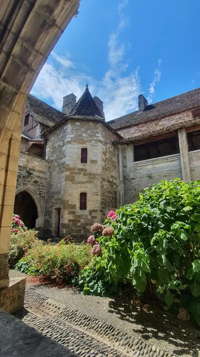 vue sur la cour intérieure du cloitre