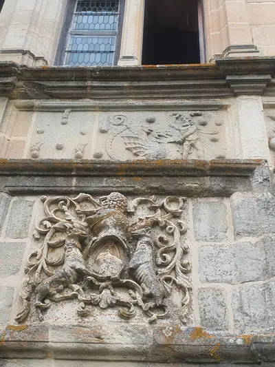armoiries du château d'Assier