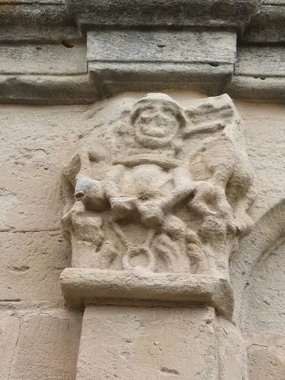 chapiteau sculpté