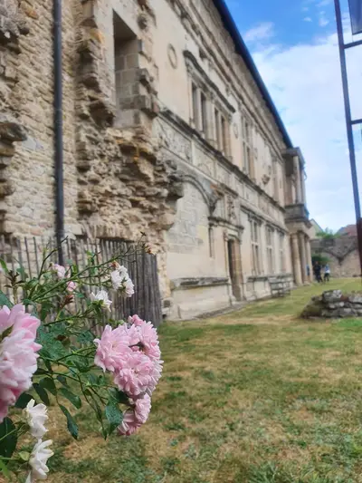 château d'Assier et les blessures du temps