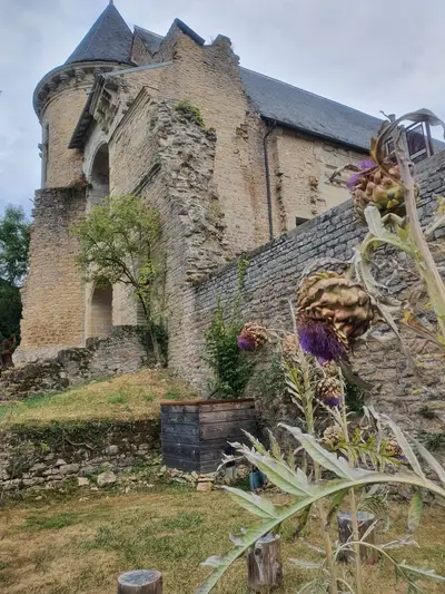 jardin près de l'ancienne écurie
