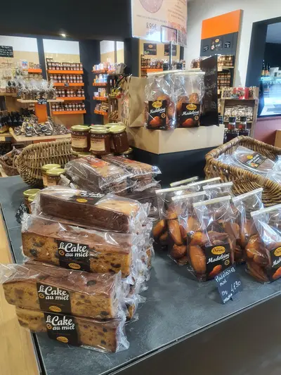 magasin avec différentes sortes de pain d'épices