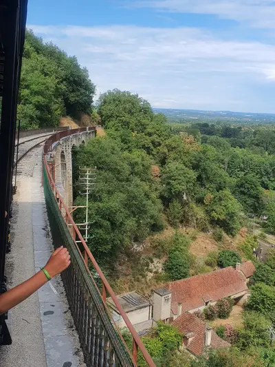 virage sur l'itinéraire du train à vapeur
