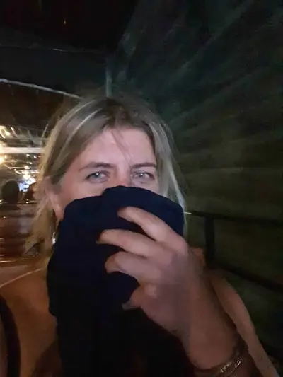 nécessité de mettre un foulard devant le nez à cause de la fumée