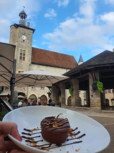 moelleux eu chocolat devant la halle