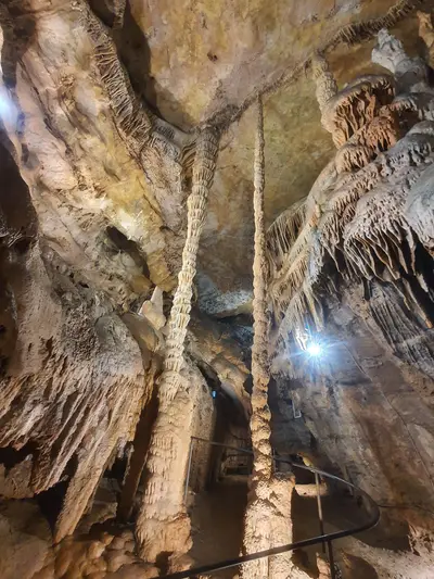 lorsque une stalactite et une stalagmite se rejoignent