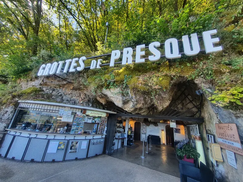entrée des grottes de presque