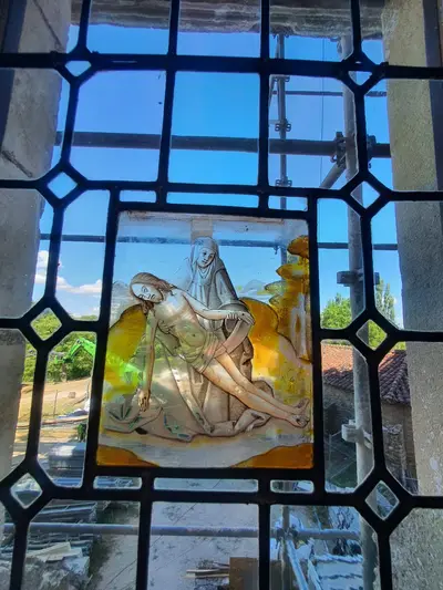 vitrail de la vierge avec Jésus