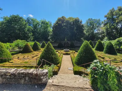 parc de montal avec des buis