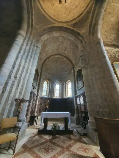 eglise romane avec voute en berceau