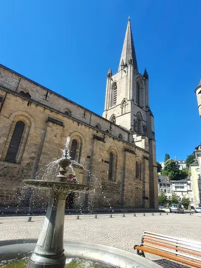 église et fontaine