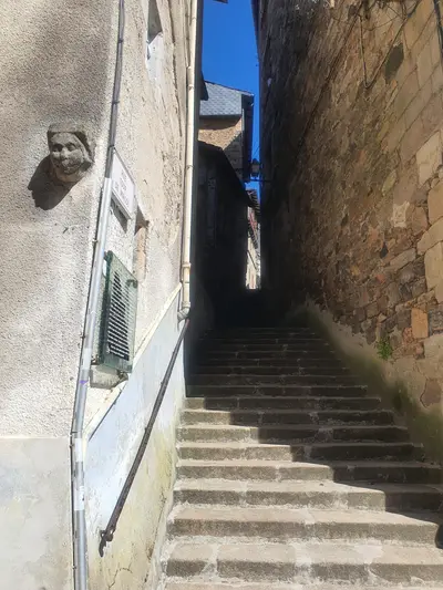 escaliers étroits