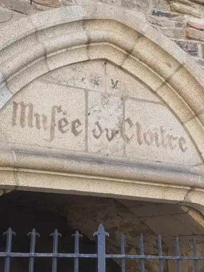 écriture sur pierre