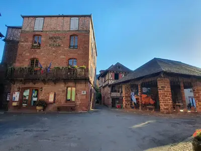 place du village avec la halle