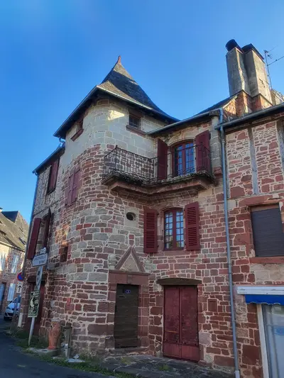 maison en grès rouge
