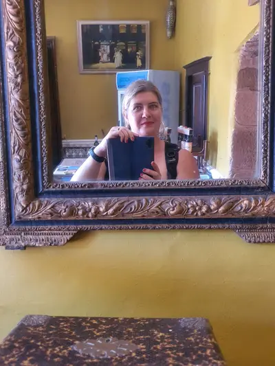 selfie dans miroir de l'entrée