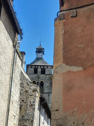 tour avec une horloge