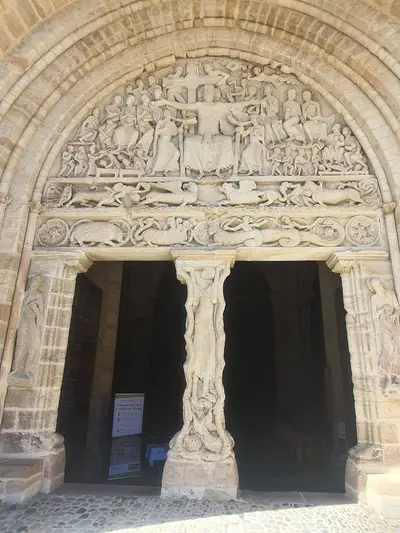 tympan de l'église