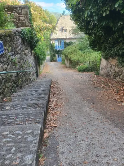 ruelle descendant vers la dordogne