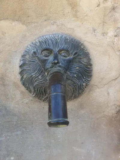fontaine tête de lion