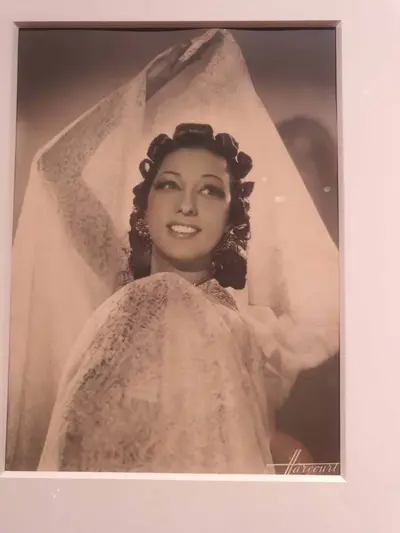 photo de Joséphine Baker avec un voile