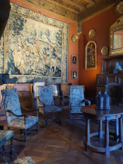 salle de réception avec fauteuils