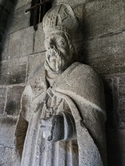 statue cloitre