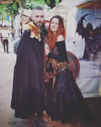 couple aux fêtes du roi de l'oiseau Ana Maïa