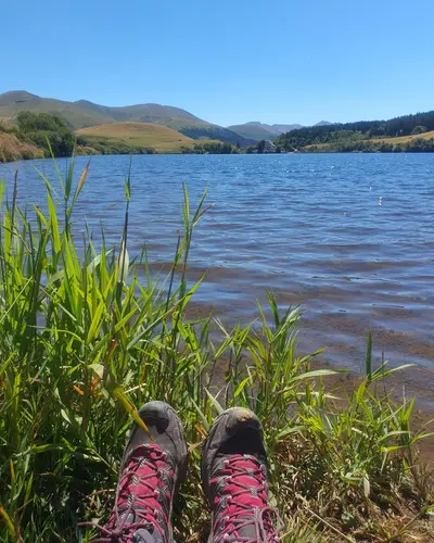 pause au bord du lac de guéry