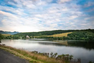 nuages au-dessus du lac de guéry