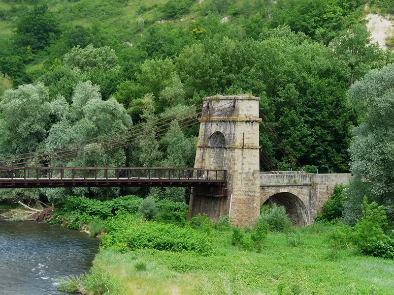 Pont suspendu sur l'Allier