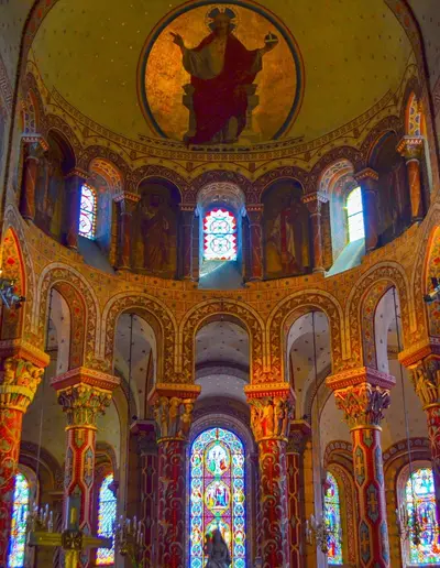 choeur polychrome de l'abbatiale d'Issoire
