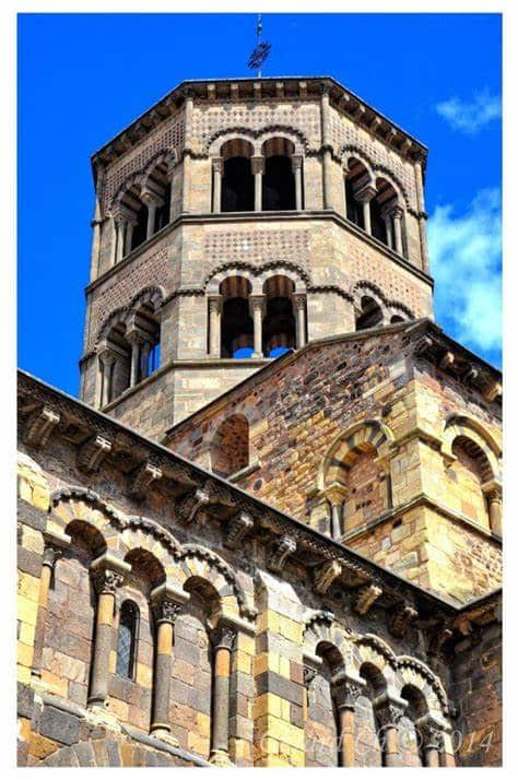 Abbatiale saint austremoine vue exterieure