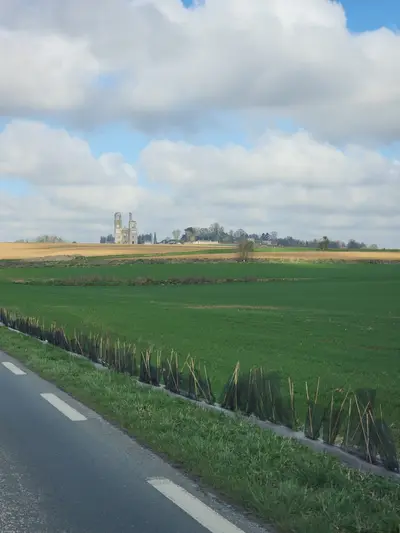 Saint-Eloi de loin