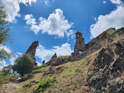 Ruines du château d'Artias