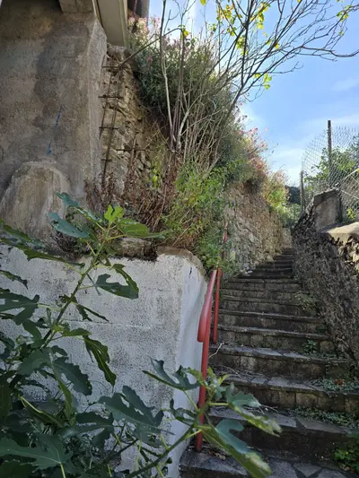 escaliers dans le village d'Aussillon