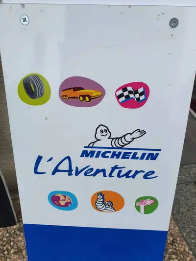 Panneau d'accueil avec Bibendum