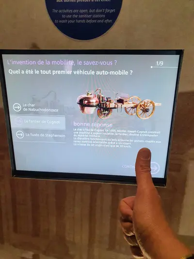 Tablette tactile avec jeu et explications