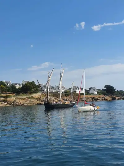 Bateaux à proximité de la ville close de Concarneau