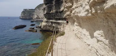 Vue au pied de la falaise